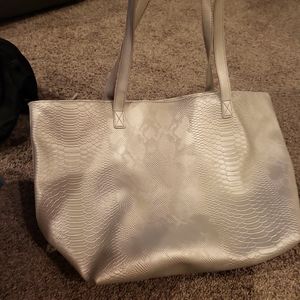 Large tote